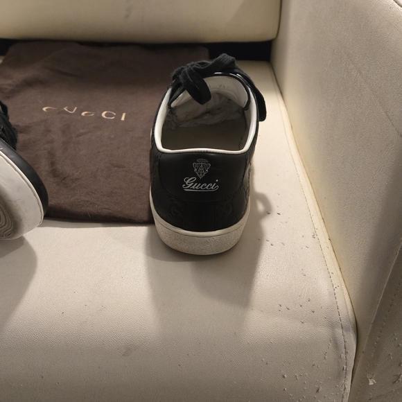 Gucci Black GG-Embossed Leather Low-Top Sneakers - Picture 3 of 3